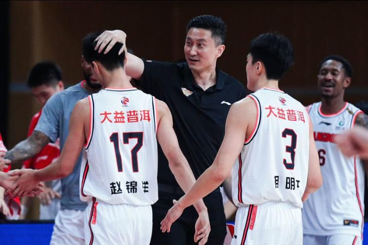 本赛季，吉拉西在斯图加特有着非常亮眼的表现，联赛出场11次，已经贡献了16球，此外还有1次助攻。